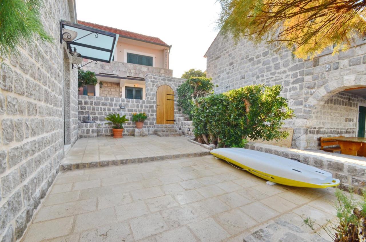 Leut Stone Residence Tivat Buitenkant foto