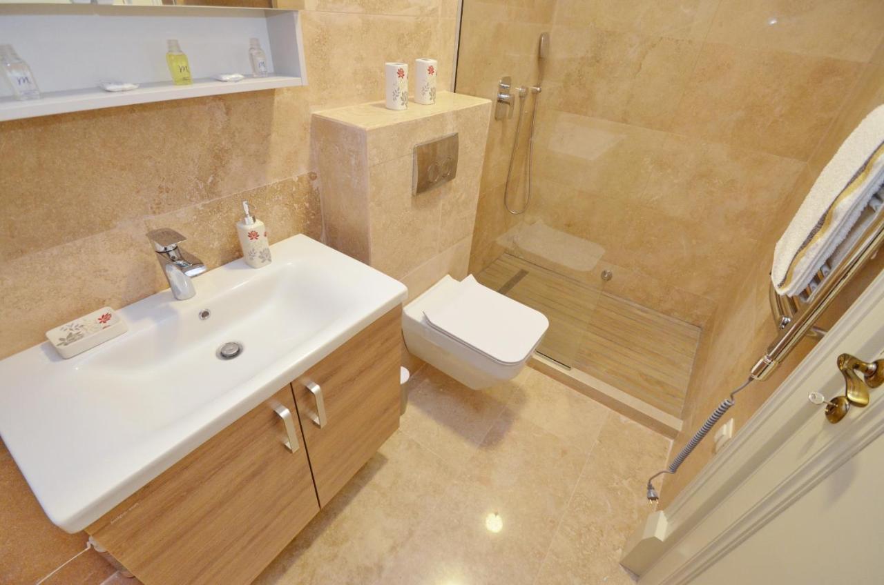 Leut Stone Residence Tivat Buitenkant foto