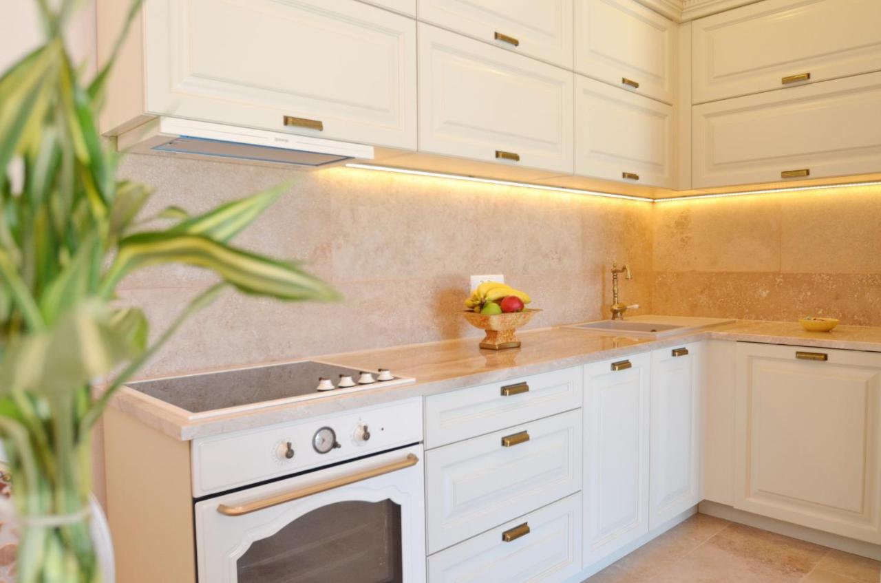 Leut Stone Residence Tivat Buitenkant foto