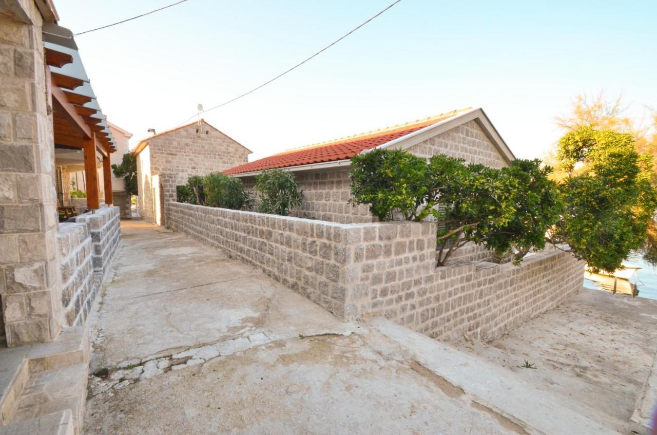 Leut Stone Residence Tivat Buitenkant foto