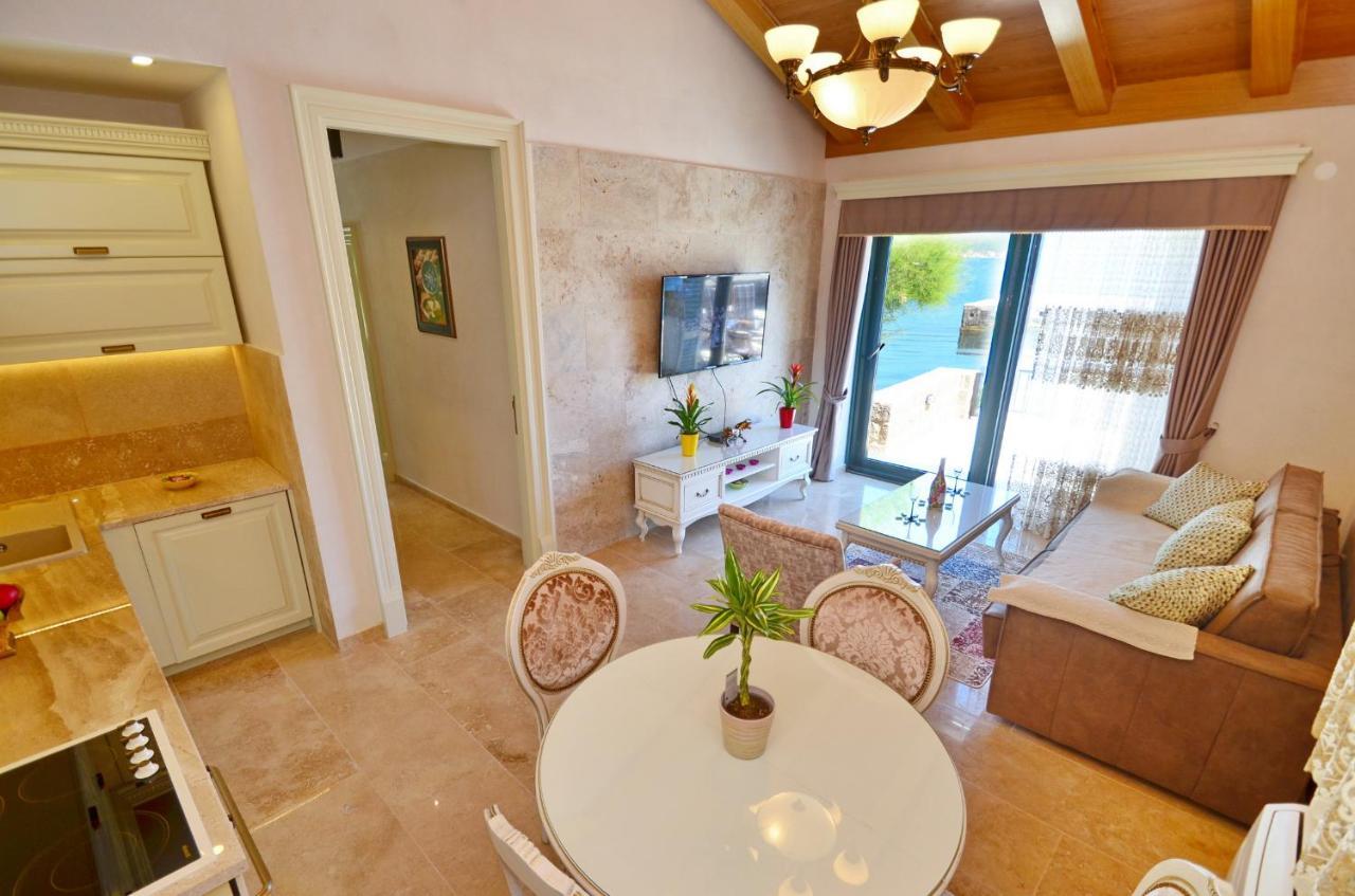 Leut Stone Residence Tivat Buitenkant foto