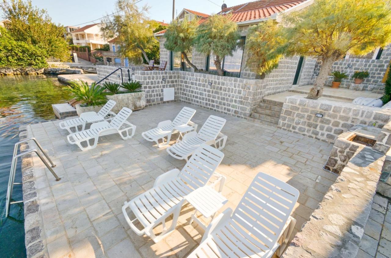 Leut Stone Residence Tivat Buitenkant foto