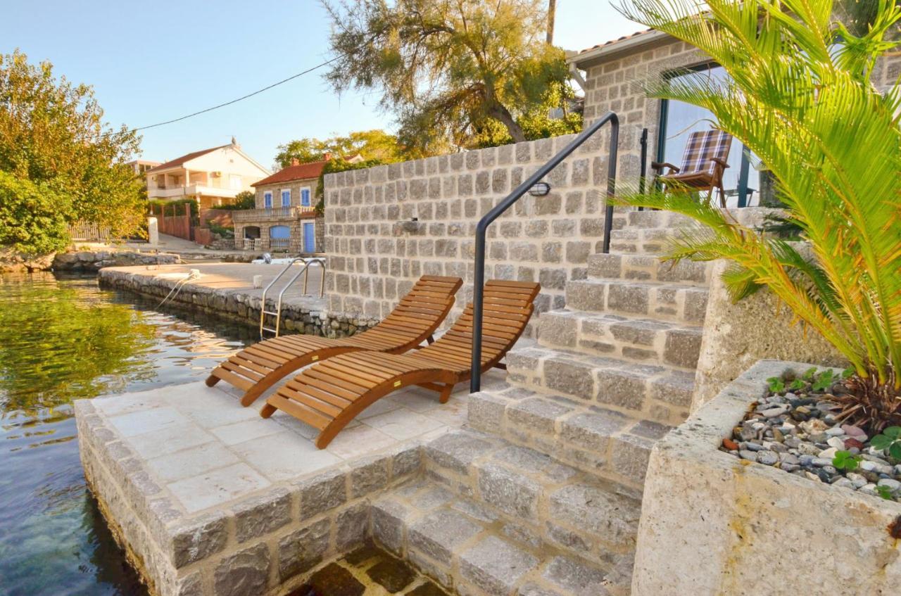 Leut Stone Residence Tivat Buitenkant foto