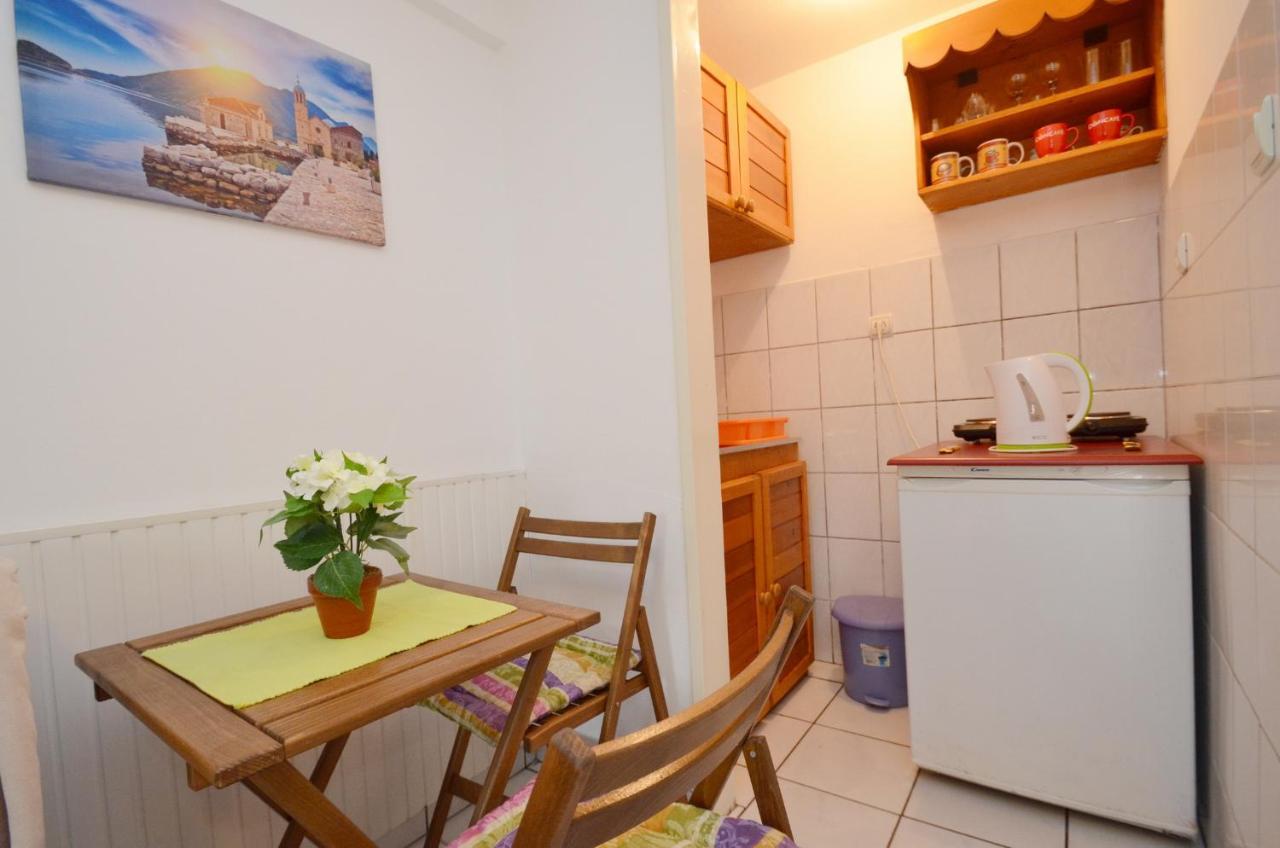 Leut Stone Residence Tivat Buitenkant foto