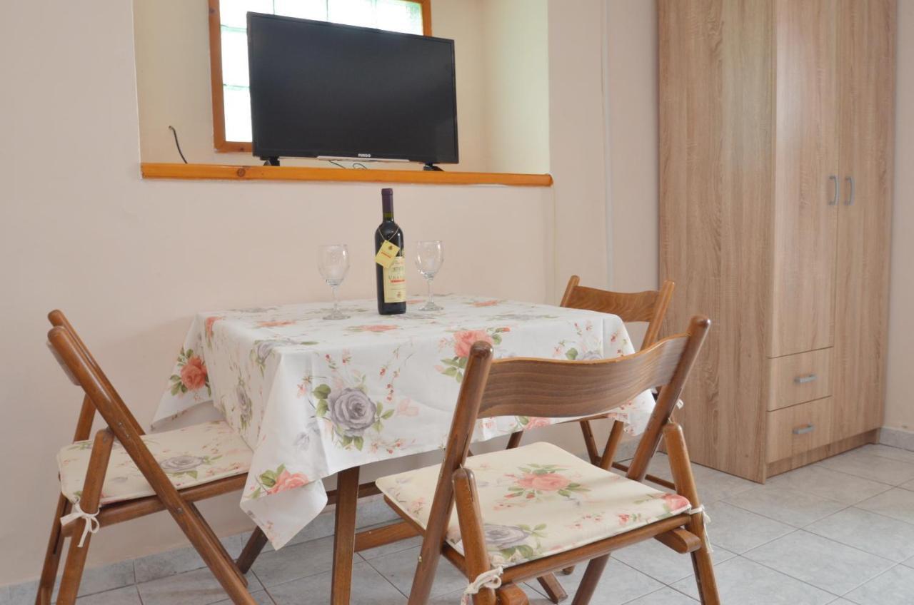 Leut Stone Residence Tivat Buitenkant foto