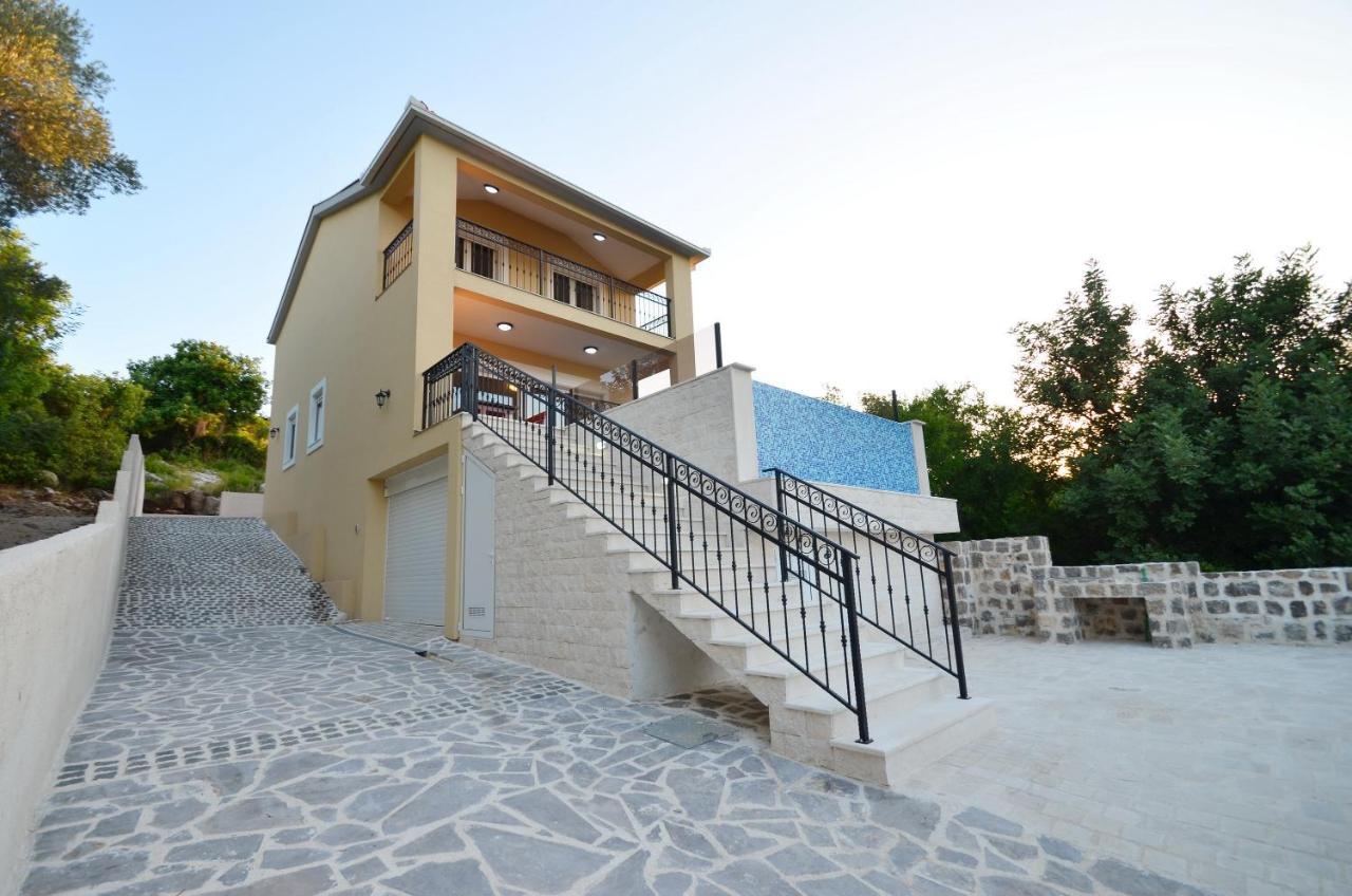 Leut Stone Residence Tivat Buitenkant foto