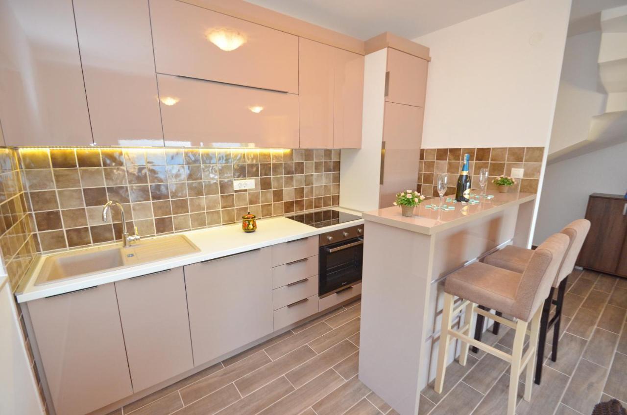Leut Stone Residence Tivat Buitenkant foto