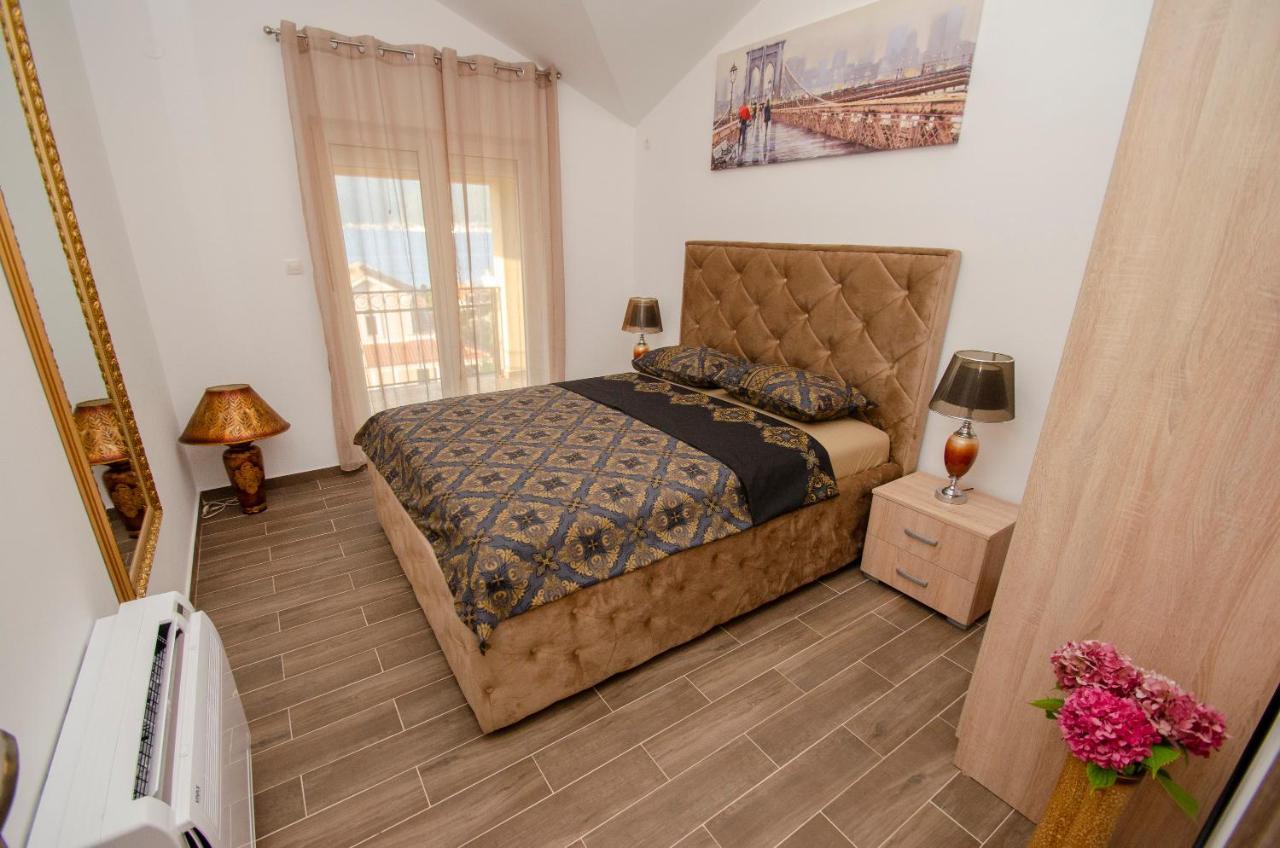 Leut Stone Residence Tivat Buitenkant foto