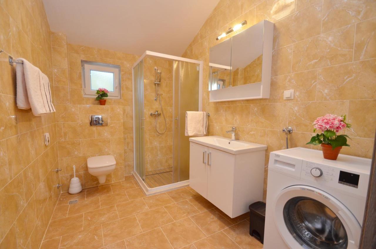 Leut Stone Residence Tivat Buitenkant foto