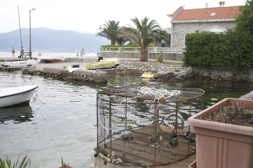 Leut Stone Residence Tivat Buitenkant foto